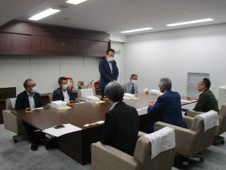 徳島市議会との交流の様子